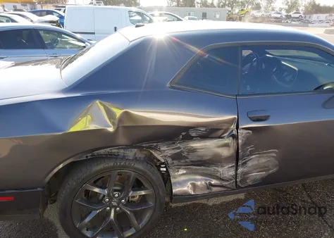 2021 Dodge Challenger Sxt z USA, uszkodzony, nr VIN 2C3CDZAG2MH573716